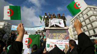 الانتخابات الجزائرية.. الاحتجاجات تهدد بضعف التصويت ومظاهرات تجتاح العاصمة