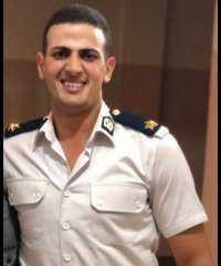 المحاسب أحمد الزناتي يهنيء الملازم محمد روضه لتخرجه من كلية الشرطة