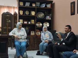 أمين مستقبل وطن الشروق يناقش مشكلة الكثافة الطلابية مع مدير الإدارة التعليمية
