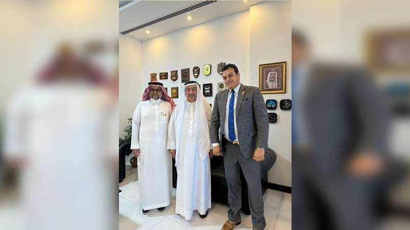 المستشار ياسر البخشوان بصحبة الوفد البحريني