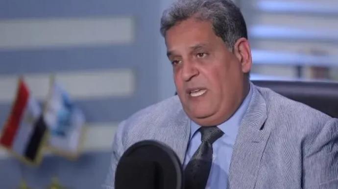 بورصة سعيدة..  حكايات وكواليس سوق المال مع الدكتور عاطف الشريف