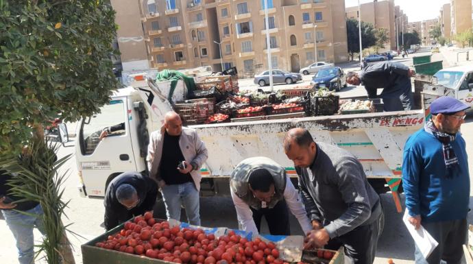 جهاز مدينة الشروق يشن حملة اشغالات وتشميع ١٢ محل .. صور