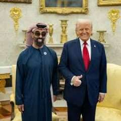 بين الانحناءة والثقة.. دلالات لغة الجسد في لقاء ترامب والشيخ طحنون