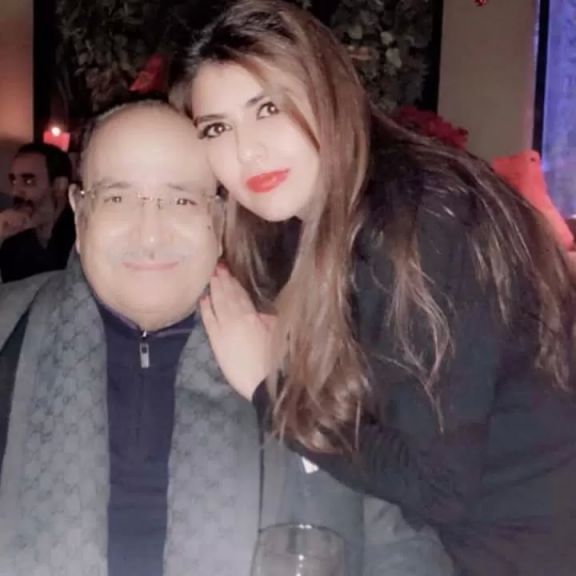 هبة عبد المجيد بصحبة والدها