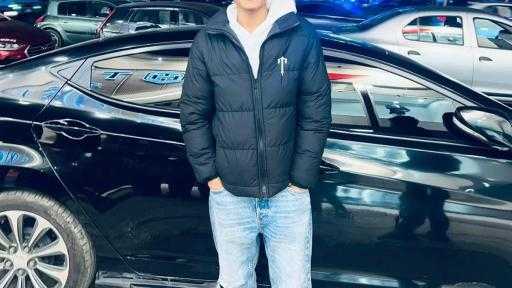 علاء السعودي يهنئ الطالب حازم محمد سيد لتفوقه في الثانوية العامة