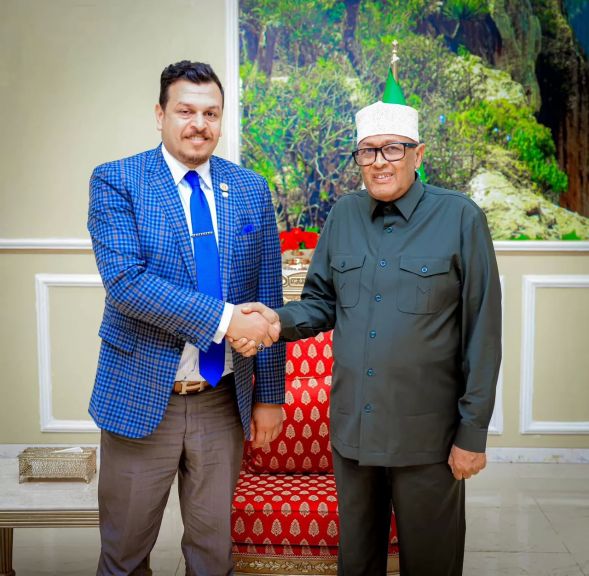 Ambassador Yasser Al-Bakhashwan with the President of the Republic of Somaliland, Dr. Abdirahman Mohamed Abdillahi Irro.