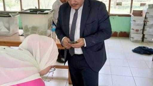 الإعلامي محمد الباز يُدلي بصوته في ثاني أيام انتخابات الشيوخ 2025