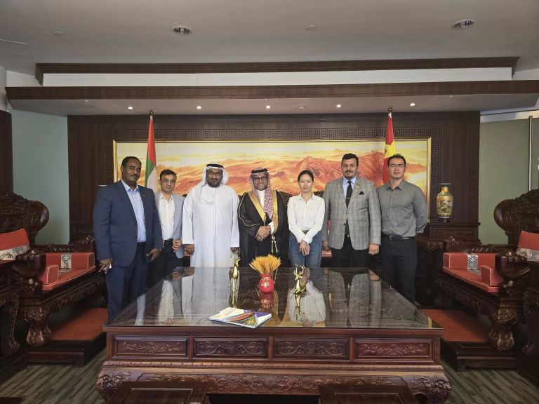 Ambassador Yasser El-Bakhashwan and the Executive Director of the "One Road" Group