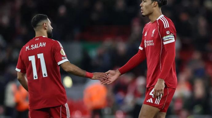 فان دايك ينتقد”الريدز” ويستغيث بمحمد صلاح