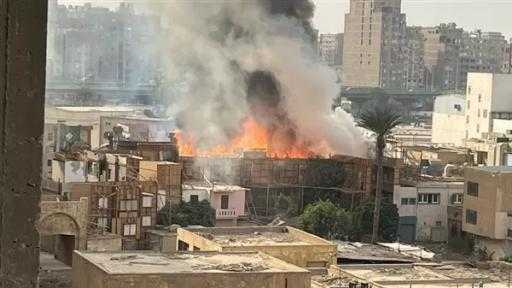 الحماية المدنية تحاول السيطرة على حريق لوكيشن تصوير مسلسل الكينج بالمريوطية