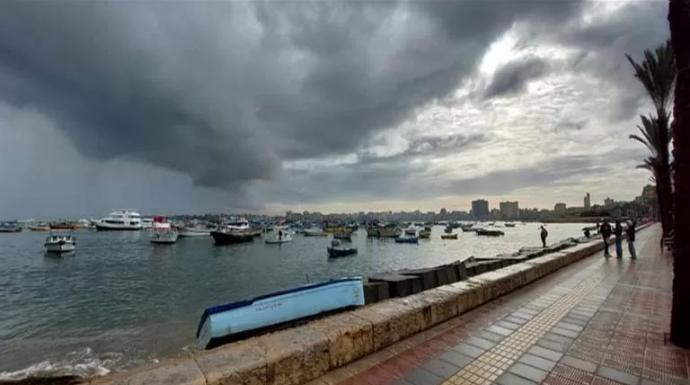 طقس الإسكندرية غدًا.. خريفي مائل للبرودة مع أمطار خفيفة
