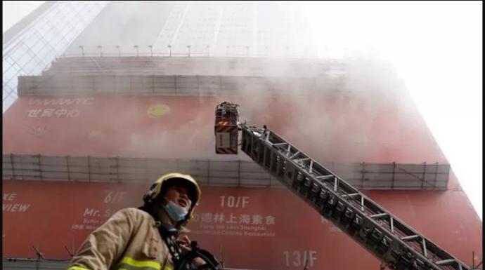 هونج كونج: الشباك غير الآمنة ساهمت في ارتفاع عدد ضحايا حريق وانج فوك كورت