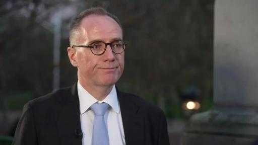 مسؤول بريطاني كبير يستقيل من منصبه بعدما نشر وثيقة مالية بالخطأ قبل موعدها