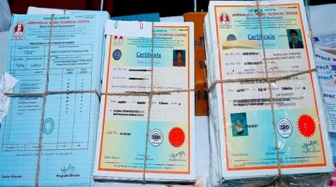 كارثة عالمية..الهند تكشف مليون شهادة تعليمية مزيفة