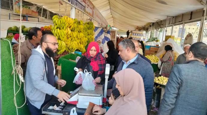 محافظ الدقهلية: أسعار مخفضة بالمعرض الدائم للسلع الغذائية بشارع قناة السويس بالمنصورة
