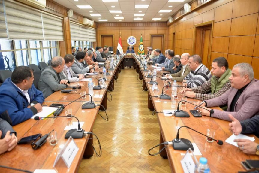 محافظ الدقهلية يعقد اجتماعا موسعا لإستعراض الاستعداد أن الجولة الإعادة في انتخابات البرلمان 