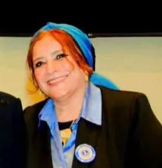 الفنانة التشكيلية منال عبد المنعم 