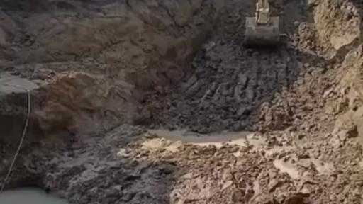 توقف أعمال البحث عن ضحايا التنقيب عن الآثار بالفيوَ