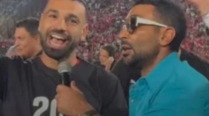 فيديو.. أحمد سعد يهدي محمد صلاح أغنية فخر العرب المصري