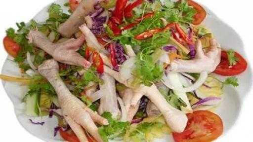 أرجل الفراخ ليست طعامًا للكلاب والقطط.. استشاري تغذية يوضح فوائدها الغذائية