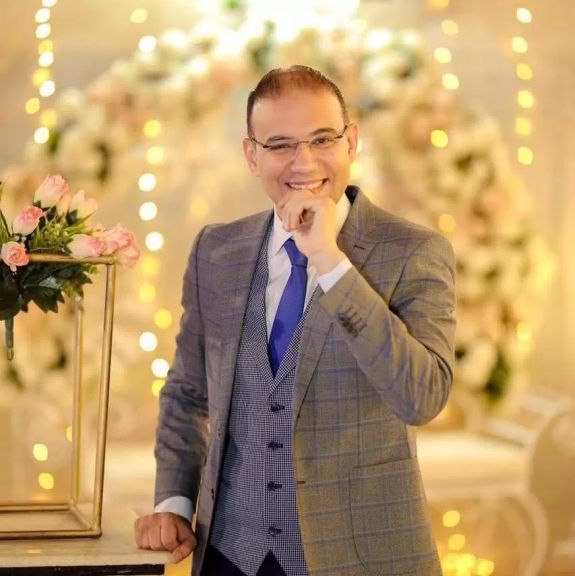 د احمد عبد العزيز مدير مستشفى بنى مزار