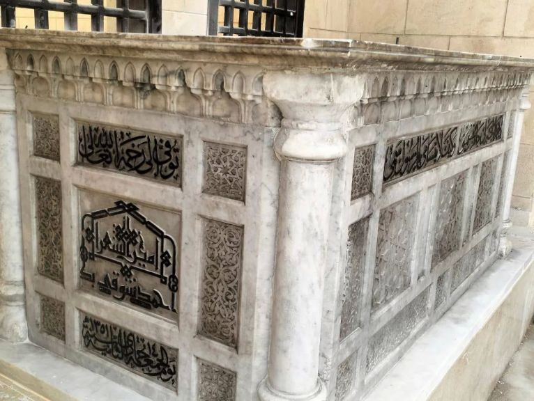 قبر أمير الشعراء أحمد شوقي