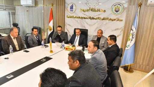 محافظ أسيوط يتابع فتح لجان اليوم الثاني من جولة الإعادة بالدائرة الثالثة ويؤكد انتظام التصويت .