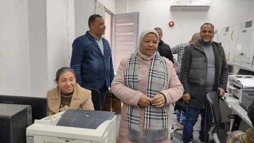 اكرام محمود تتفقد المركز التكنولوجى والادارة الهندسية وادارة التصالح لمتابعة ملفات التصالح ببنى مزار