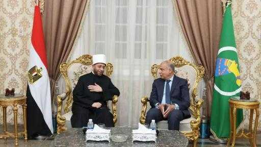 محافظ المنيا يبحث مع وزير الأوقاف تعزيز دور المؤسسات الدينية في نشر قيم الإنتماء الوطنى والفكر الوسطي المستنير