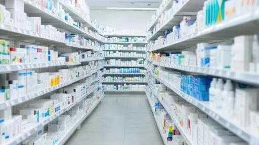 إغلاق إحدى صيدليات «رويال» يثير قلقًا في الكويت