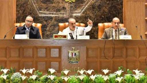 محافظ أسيوط يترأس المجلس التنفيذي ويؤكد جاهزية شاملة للأعياد ويوجه بتكثيف أعمال النظافة وتسريع المشروعات وتحسين الخدمات