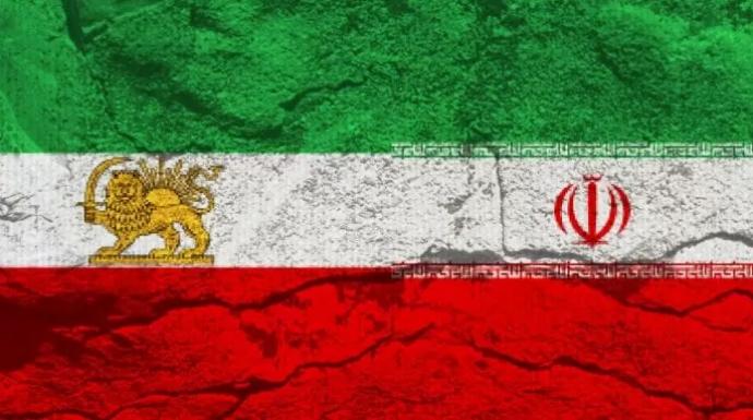 تغيير العلم الإيراني على مكتبة الإيموجي بـ«إكس» هل ينبئ بسقوط النظام مع موجة الاحتجاجات