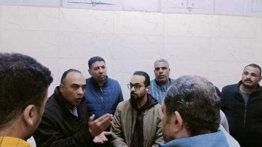 نائب المحافظ ينتقل إلى موقع حادث تصادم بالطريق الصحراوي الشرقي القديم 11 وفاة و9 مصابين في تصادم سيارة ربع نقل مع سيارة نقل بكمين الصفا