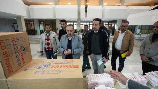 محافظ أسيوط يتسلم تبرعًا بـ20 ألف سرنجة دقيقة لدعم منظومة التأمين الصحي ورفع كفاءة الخدمات الطبية