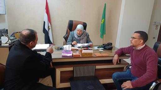 إكرام محمود رئيس مركز ومدينة بنى مزار تعقد اللقاءات المستمرة لبحث شكاوى المواطنين