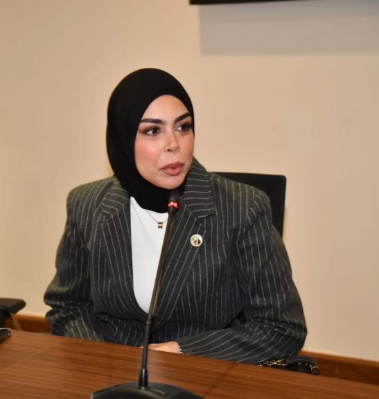 النائبة سچى عمرو هندي