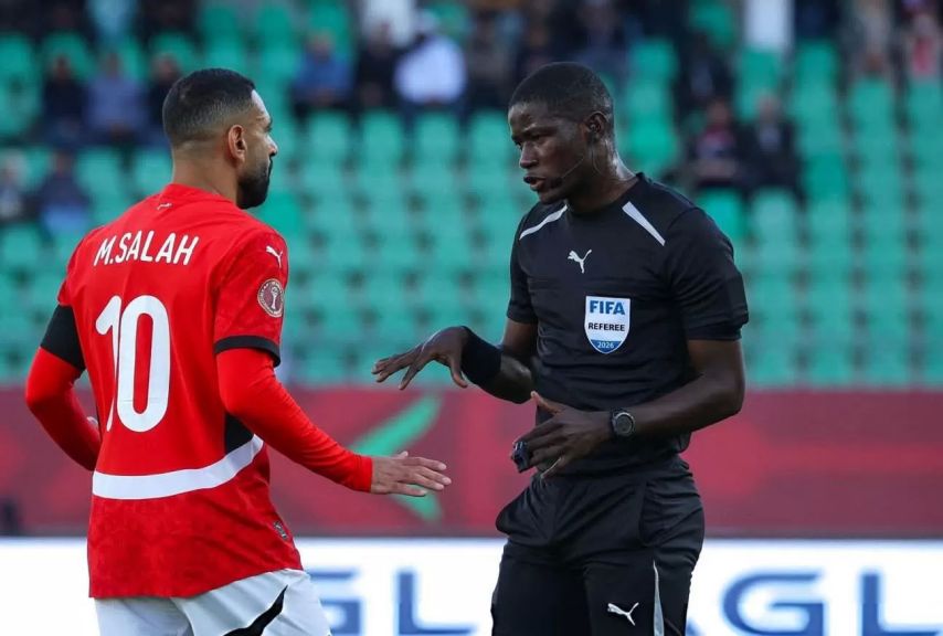 الحكم الجابوني مع محمد صلاح