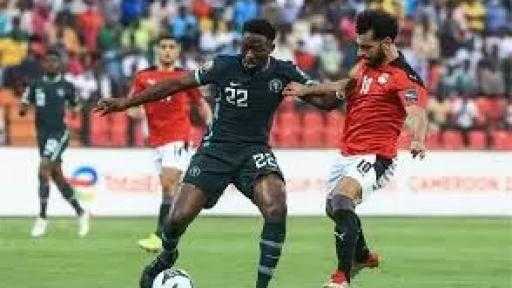 النسور تتفوق على الفراعنة.. سجل مواجهات مصر ونيجيريا بالأرقام