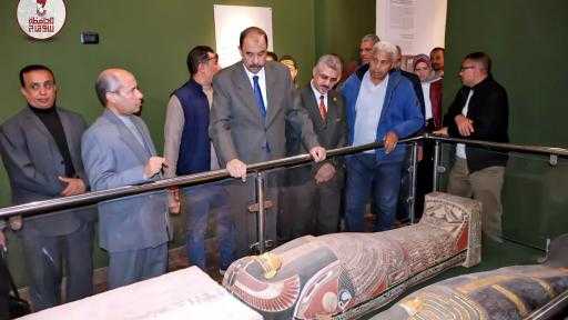 بالتزامن مع عيد الآثاريين المصريين ..  محافظ سوهاج يفتتح معرض مكتشفات الآثاريين المصريين بمتحف سوهاج القومي .