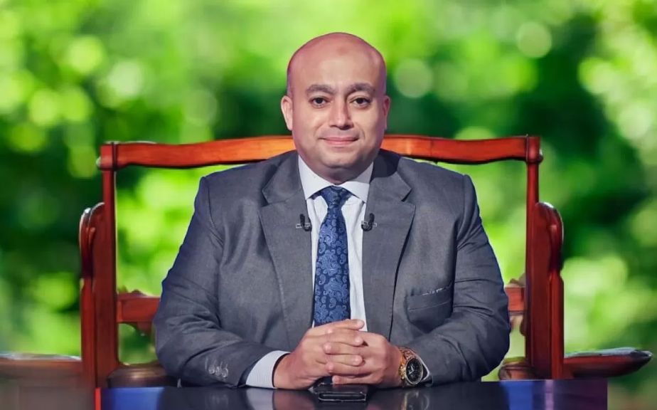 إسلام عوض، المحلل السياسي