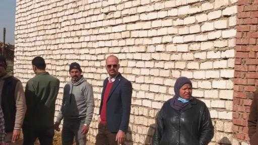 اكرام محمود : رئيس مركزومدينة بنى مزار  تقود حملة الازالات المكبرة .  ازالة ١٢حالة تعدى بالبناء المخالف ببنى مزار