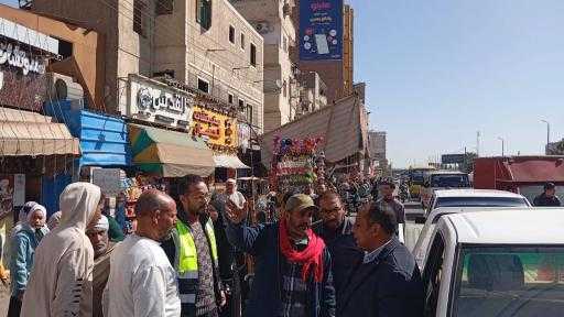 محافظ قنا: تكثيف الحملات التفتيشية على الأسواق والمطاعم لضمان سلامة الغذاء وجودة السلع