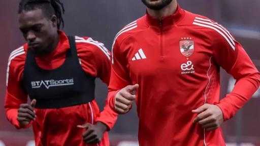 استقبال خاص.. الأهلى يرحب بكامويش وهادى رياض فى أول ظهور رسمى بالمران ”صور”