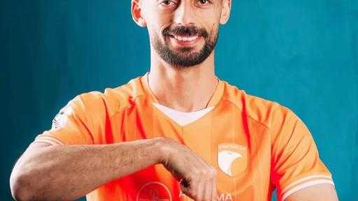 بصور جديدة ورسالة انطلاقة.. عبد القادر يظهر بقميص الكرمة رقم 14