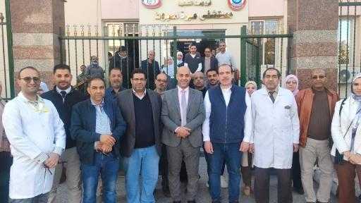 نائب وزير الصحة يتفقد مستشفى المبرة باسيوط ميدانيا ويشيد بجاهزية الأقسام التخصصية