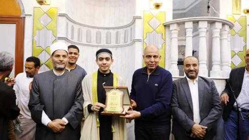محافظ المنيا يكرم القارئ شهاب أحمد حسن لتفوقه العالمي في حفظ وتلاوة القرآن الكريم