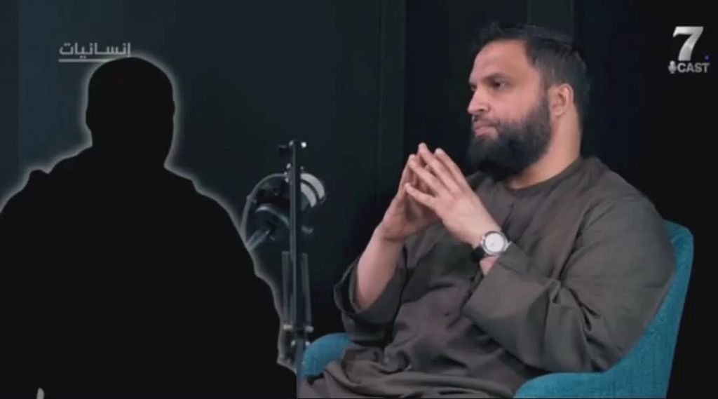 الاعلامي سعيد حمود مع الشاب