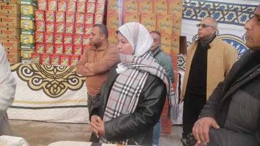 رئيس المركز تتابع التجهيزات النهائية لافتتاح معرض” اهلا رمضان ”لبيع السلع المخفضة بالمدينة