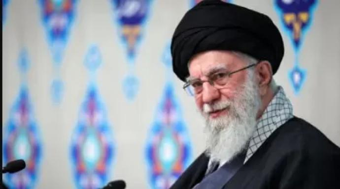 طهران تنفي الرواية الإسرائيلية.. وكالات الأنباء الإيرانية: ”خامنئي” ثابت وصامد ويقود الميدان