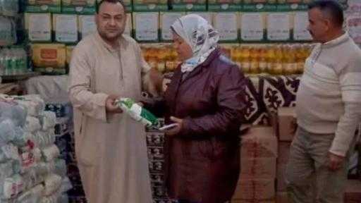 رئيس المركز تتابع استمرار طرح السلع الغذائية بمنافذ” اهلا رمضان ”لبيع السلع المخفضة بحى شمال